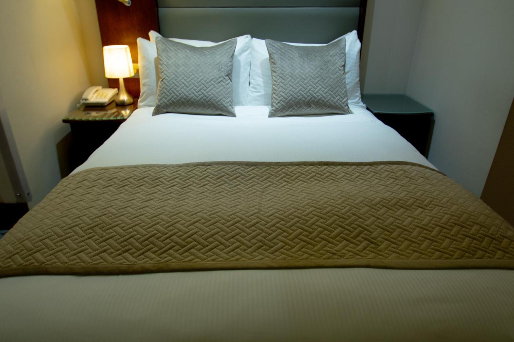 Hyde Park International Hotel London Exterior photo